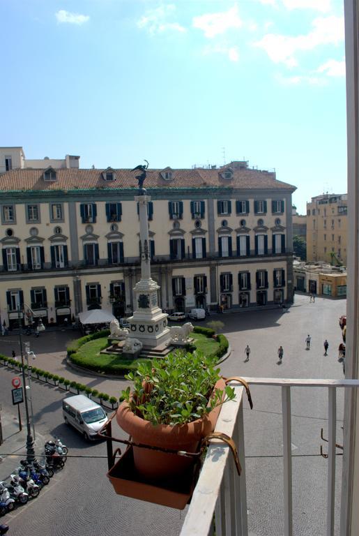 Bed and Breakfast Relais Piazza Dei Martiri Neapel Zimmer foto