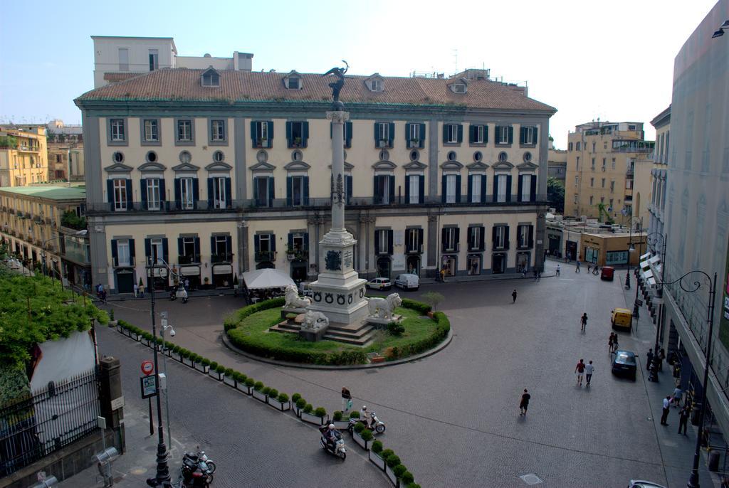 Bed and Breakfast Relais Piazza Dei Martiri Neapel Zimmer foto